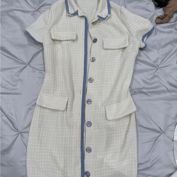 Chic Cream Dress with Blue Trim - Picture 1 of 2